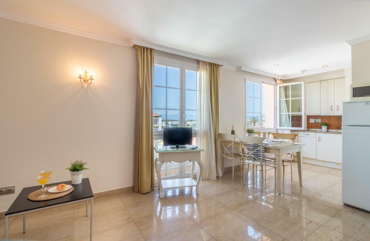 Apartaments Bt Vent De Garbi Empuriabrava Bagian luar foto