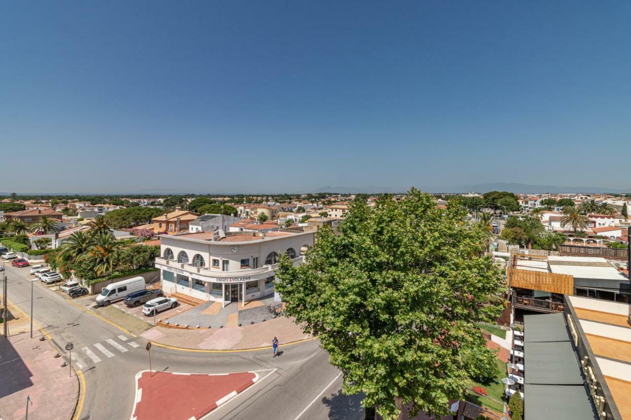 Apartaments Bt Vent De Garbi Empuriabrava Bagian luar foto